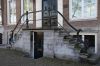 Dubbele stoep met fraaie balusters (&copy; Walther Schoonenberg)