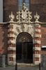 Agnietenpoort, poortje uit 1571 met gewijzigd jaartal van de herplaatsing (Oudezijds Voorburgwal 231) (© Walther Schoonenberg) Agnietenpoort, poortje uit 1571 met gewijzigd jaartal van de herplaatsing (Oudezijds Voorburgwal 231) (© Walther Schoonenberg)