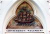 Deurkalf met zeilschip v��r restauratie
