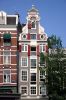 Verhoogde halsgevel met pilasters in de trant van Philips Vingboons. (&copy; Walther Schoonenberg)