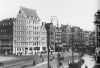 Oude foto toont zojuist voltooide bankgebouw.