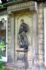 Beeld van Diana in nis van tuinhuis (&copy; Walther Schoonenberg)