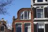 Top maakt overgang van de ene naar de andere gevel. (&copy; Walther Schoonenberg)