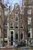 Herengracht 607. E�n van de eerste klokgevels. (&copy; Walther Schoonenberg)
