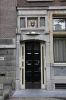 Keizersgracht 334-346: toegang vanaf de gracht. (&copy; Walther Schoonenberg)