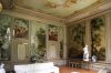 Zaal met beschilderde behangsels en bovendeurstukken Zaal met beschilderde behangsels en bovendeurstukken (© Walther Schoonenberg)