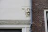 17de-eeuwse puibalk en leeuwenmasker. (&copy; Walther Schoonenberg)