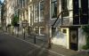 Het stoepengebied van de Leidsegracht bestaat uit gewone dwarsstoepen. (Leidsegracht 46, Leidsegracht 54, Leidsegracht 56, Leidsegracht 48, Leidsegracht 50) (© Walther Schoonenberg) Het stoepengebied van de Leidsegracht bestaat uit gewone dwarsstoepen. (Leidsegracht 46, Leidsegracht 54, Leidsegracht 56, Leidsegracht 48, Leidsegracht 50) (© Walther Schoonenberg)