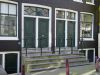 Lange Leidsedwarsstraat 150-152. Gekoppelde deuren met frontale stoepen. (&copy; Walther Schoonenberg)