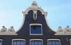 Lange Leidsedwarsstraat 148-154, klokgeveltop (&copy; Walther Schoonenberg)