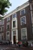 Nieuwe Doelenstraat 16 (met een deel van 18 links daarvan) (&copy; Walther Schoonenberg)