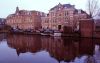 Op dit deel van de Nieuwe Keizersgracht staan alleen grote gebouwen.