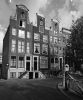 Nieuwe Herengracht 181-189. Het hoekhuis links is gesloopt.
