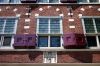 Gereconstrueerde kruiskozijnen (Oudezijds Voorburgwal 14) (© Walther Schoonenberg) Gereconstrueerde kruiskozijnen (Oudezijds Voorburgwal 14) (© Walther Schoonenberg)