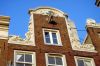 Halsgevel met doorboord bloemmotief en lijstvormig topfronton (Prinsengracht 841-849) (© Walther Schoonenberg)