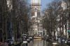 Raamgracht 17 ligt op een belangrijke locatie in het stadsgezicht (&copy; Walther Schoonenberg)