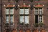 Vredenburgh, Vredenburgersteeg 1, stenen kruiskozijnen (&copy; Walther Schoonenberg)