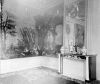 Zaal met geschilderde behangsels (foto ca. 1920)