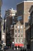 De noordelijke hoek gezien vanuit de Nieuwe Doelenstraat (&copy; Walther Schoonenberg)