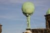 Atlas op het fronton aan de achterzijde Atlas op het fronton aan de achterzijde (© Walther Schoonenberg)