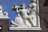 Triton met hoorn op een dolfijn (&copy; Walther Schoonenberg)
