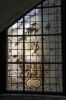 Glas-in-loodraam in het trappenhuis (&copy; Walther Schoonenberg)