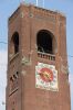 Bovenste deel van de toren op de hoek van Damrak en Beursplein (&copy; Walther Schoonenberg)