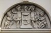 Houten reli�f met putti en schedels (&copy; Walther Schoonenberg)