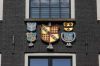 Familiewapens van regenten aan de gevel Familiewapens van regenten aan de gevel (© Walther Schoonenberg)