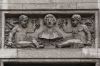 Reli�f in de gevel (&copy; Walther Schoonenberg)