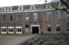 Achter het gebouw bevindt zich een vleugel die aan het Nieuwe Nonnenklooster doet denken Achter het gebouw bevindt zich een vleugel die aan het Nieuwe Nonnenklooster doet denken (© Walther Schoonenberg)