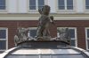 Putto met twee zeepaarden (&copy; Walther Schoonenberg)