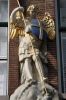 St. Michael, gevelbeeld (&copy; Walther Schoonenberg)