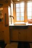 Waterpomp en gootsteen in de keuken Waterpomp en gootsteen in de keuken (© Walther Schoonenberg)