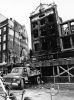 Rembrandtplein 22, 20 en 18 zijn verwoest door brand. Alleen de gevel van nr. 20 staat nog overeind.