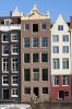 Warmoesstraat bij 18 (&copy; Walther Schoonenberg)
