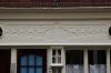 Detail van de winkelpui in Art Nouveau-stijl (&copy; Walther Schoonenberg)