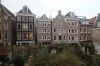 Dit deel van de Langestraat is te zien vanuit de grachtenhuizen aan het Singel. (&copy; Walther Schoonenberg)