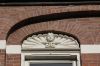 Cartouche onder een ontlastingsboog (&copy; Walther Schoonenberg)