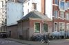 Aanbouwtje op de hoek Prins Hendrikkade / Peperstraat Aanbouwtje op de hoek Prins Hendrikkade / Peperstraat (© Walther Schoonenberg)