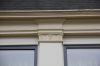 Pilaster met Marot-motief in de ondergevel (&copy; Walther Schoonenberg)