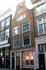 Warmoesstraat 32 (&copy; Walther Schoonenberg)