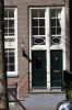Ingangspartij met twee deuren (&copy; Walther Schoonenberg)