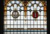 19de-eeuws glas-in-lood in het koepelzaaltje in de uitbouw aan de achterzijde 19de-eeuws glas-in-lood in het koepelzaaltje in de uitbouw aan de achterzijde (© Walther Schoonenberg)