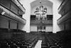 Interieur van de Kleine Komedie in gebruik als kerk. Foto uit ca. 1925