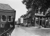 De ingang van de Kattenburgerstraat, links 's Lands Werf, rechts de hoek met het Kattenburgerplein