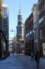 Kalverstraat met Munttoren. Rechts valt Kalverstraat 224 op. (&copy; Walther Schoonenberg)