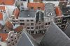 Oudekerksplein 30, daarachter het inpandige nr. 26, gezien vanaf de Oudekerkstoren (Oudekerksplein 26, Oudekerksplein 30) (© Walther Schoonenberg) Oudekerksplein 30, daarachter het inpandige nr. 26, gezien vanaf de Oudekerkstoren (Oudekerksplein 26, Oudekerksplein 30) (© Walther Schoonenberg)