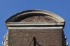 Segmentvormig fronton (&copy; Walther Schoonenberg)