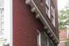Overkraagde zijgevel (&copy; Walther Schoonenberg)